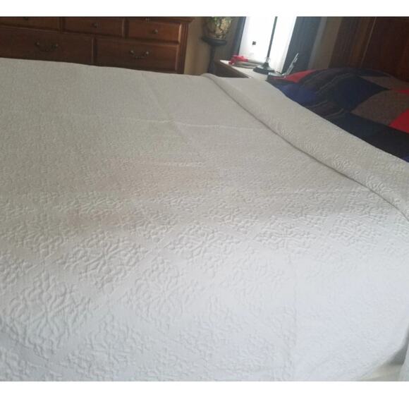 Southern Living Matelasse white cotton coverlet KING 92" X 96" blanket portugal - Picture 1 of 7